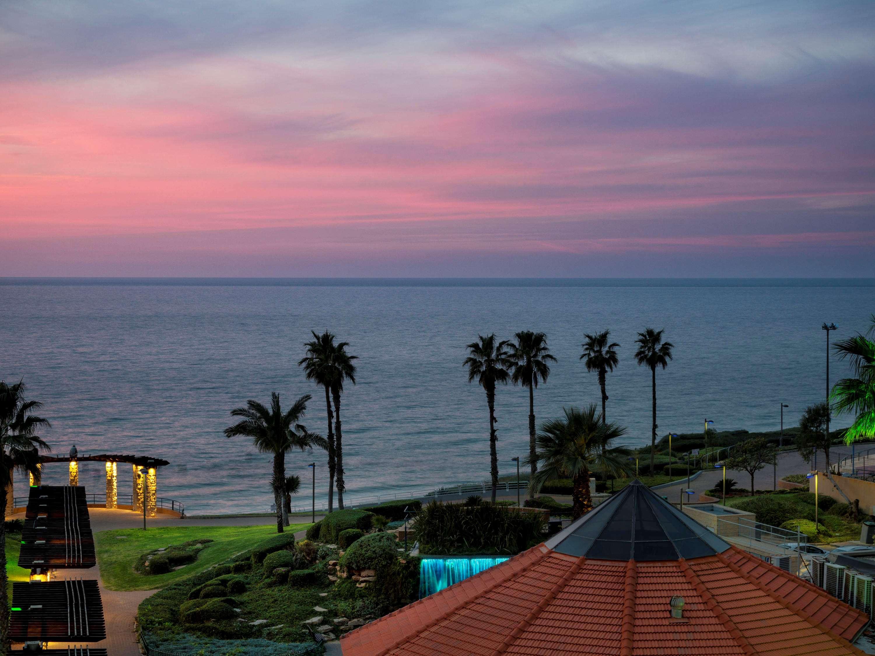 David Tower Hotel Netanya By Prima Hotels - 16 Years Plus Exterior foto Sunset at the beach