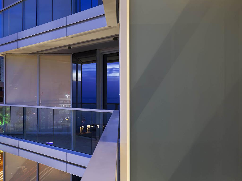 David Tower Hotel Netanya By Prima Hotels - 16 Years Plus Exterior foto Switchable glass